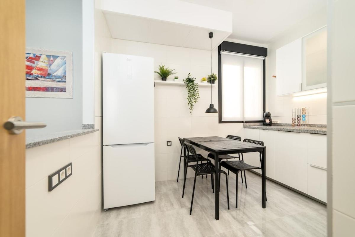 -Malagasunapts- Stylish City Centre Pool&Parking Zewnętrze zdjęcie