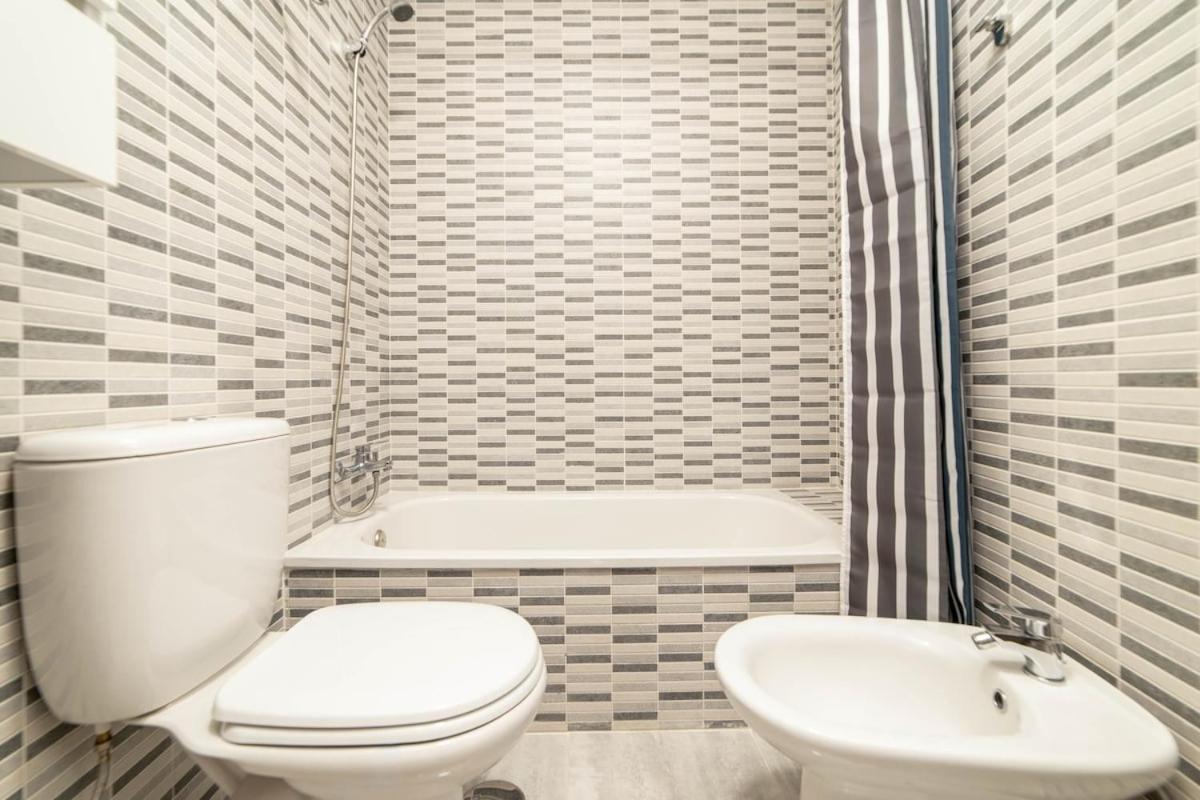-Malagasunapts- Stylish City Centre Pool&Parking Zewnętrze zdjęcie
