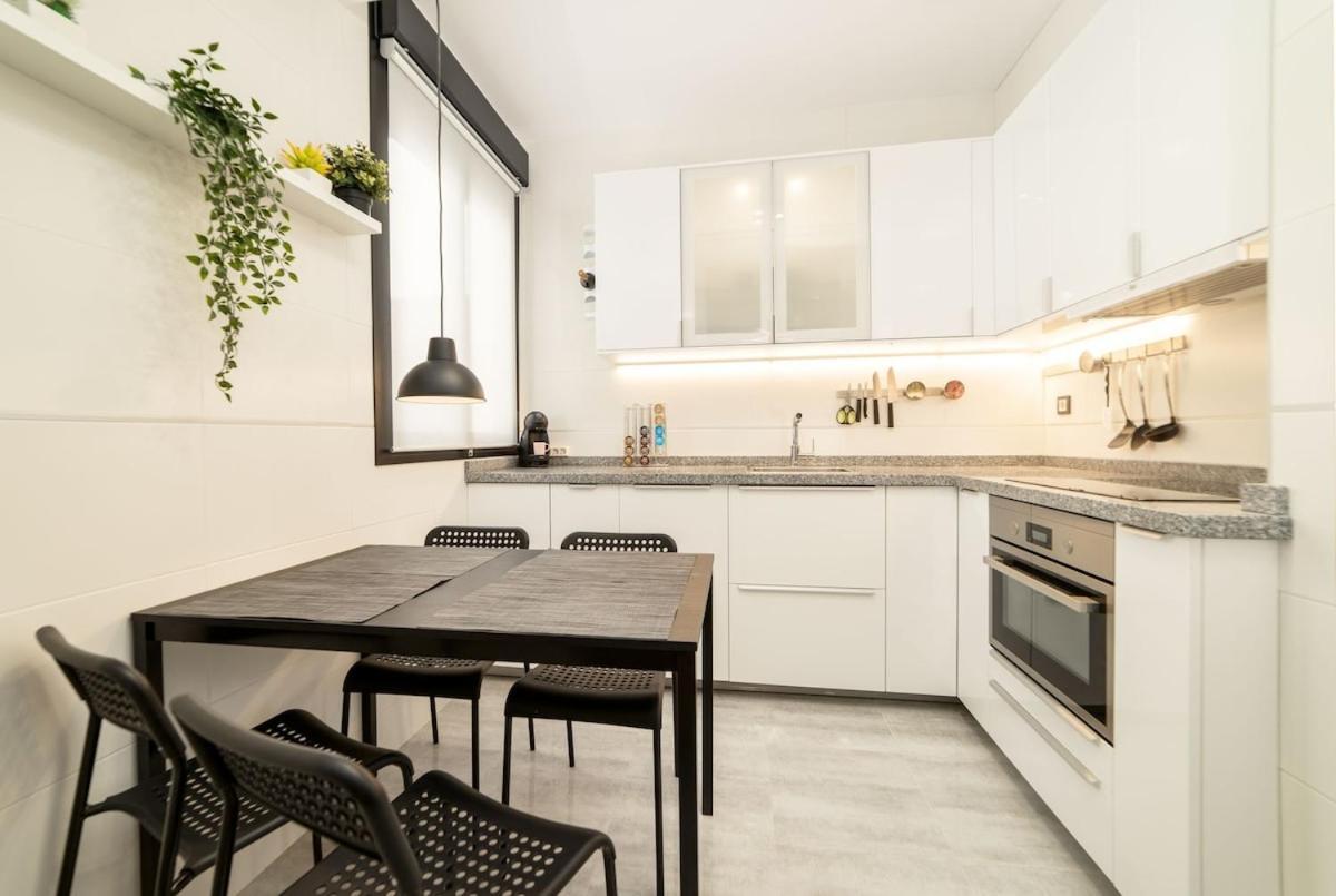 -Malagasunapts- Stylish City Centre Pool&Parking Zewnętrze zdjęcie